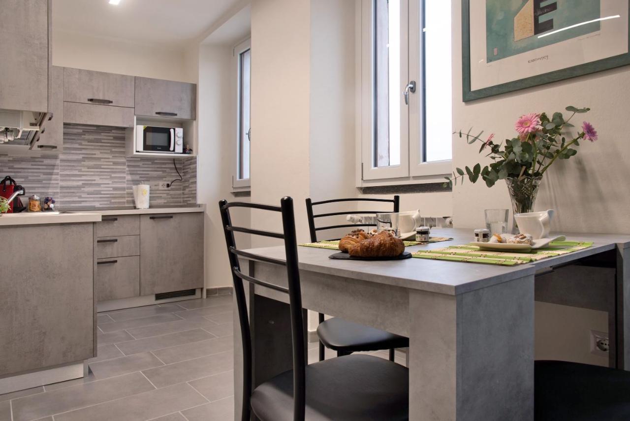Apartamento Efihouse Lago Maggiore Luino Exterior foto